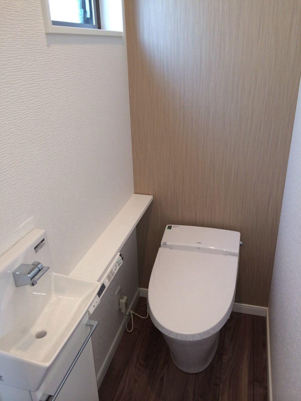 Toilet. Indoor (11 May 2013) Shooting