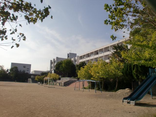 Primary school. Minoo City Kayano 817m to East Elementary School