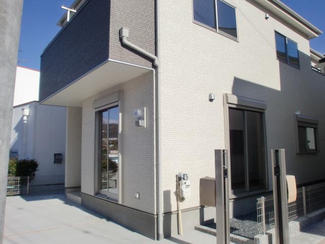 Local appearance photo. 1 Building