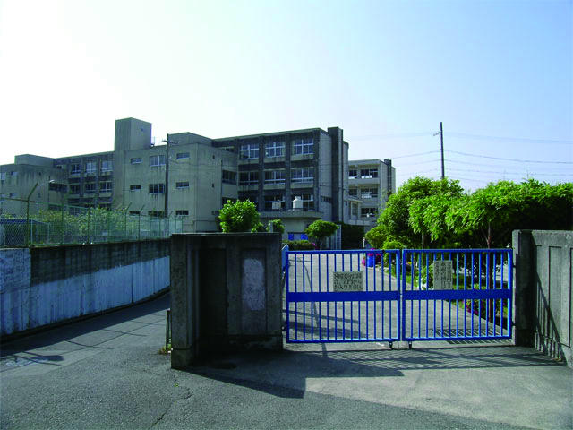 Primary school. Until Nishi Elementary School 1520m