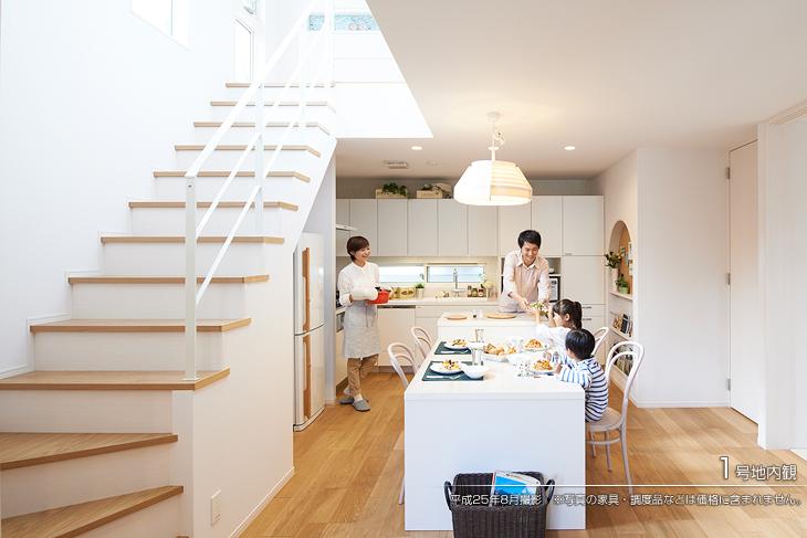 Non-living room.  [No. 1 destination] [No. 1 destination introspection] 2013 August shooting  ※ Furniture in the photos ・ Such as furniture are not included in the price.