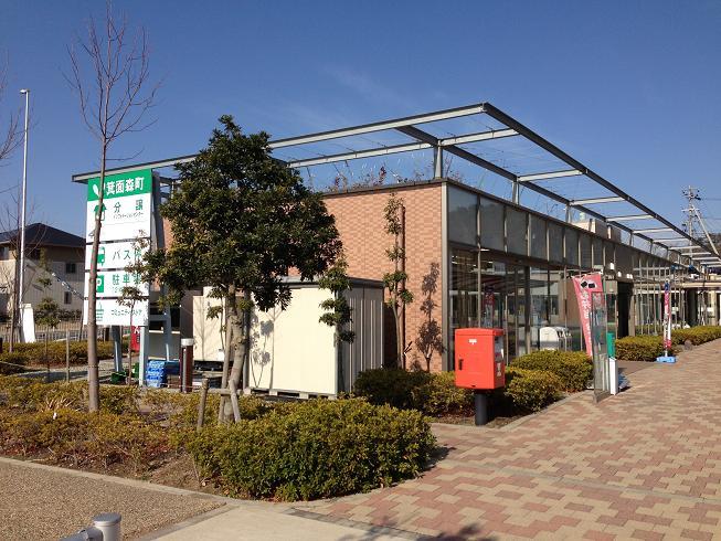 Other Environmental Photo. District center located to the community center in the heart of the 700m Minoo Mori-machi. There is a multi-purpose space and community store. Parking is two hours free, Bicycle parking is free all-day. 