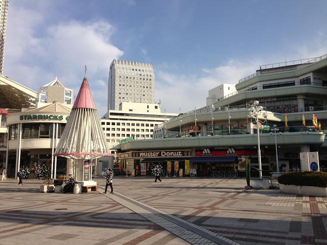 Shopping centre. Until Senri Serushi Senri arrive in 25 minutes. Daimaru ・ Other Hankyu Department Store, It has all the variety of shops and living facilities. You can also access to the airport if you use the monorail. 