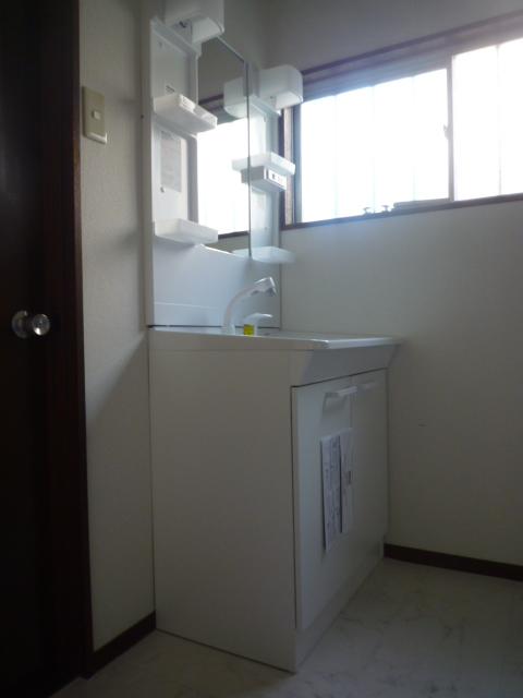 Wash basin, toilet. Local (11 May 2013) Shooting