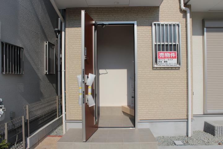 Entrance. ● 2 No. land photo