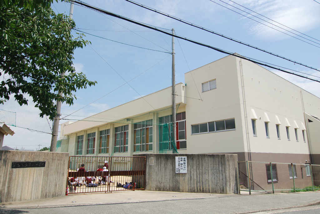 Junior high school. The second junior high school until the (junior high school) 793m