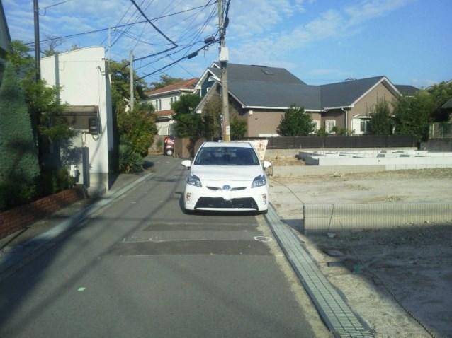 Local photos, including front road. Local north road