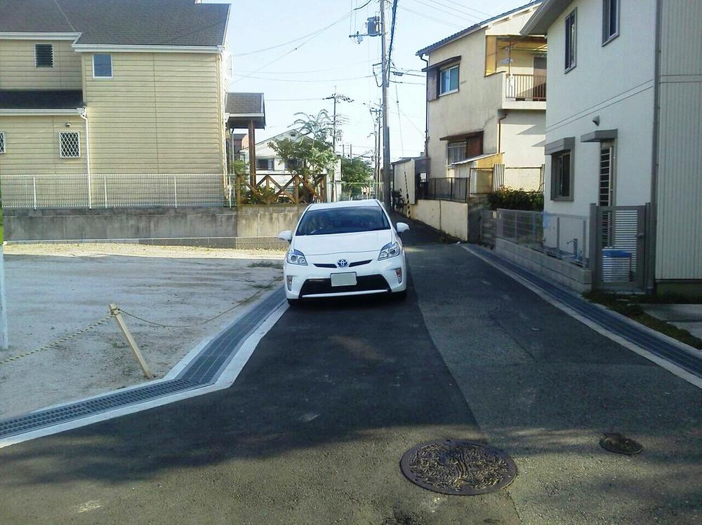 Local photos, including front road. Local west road