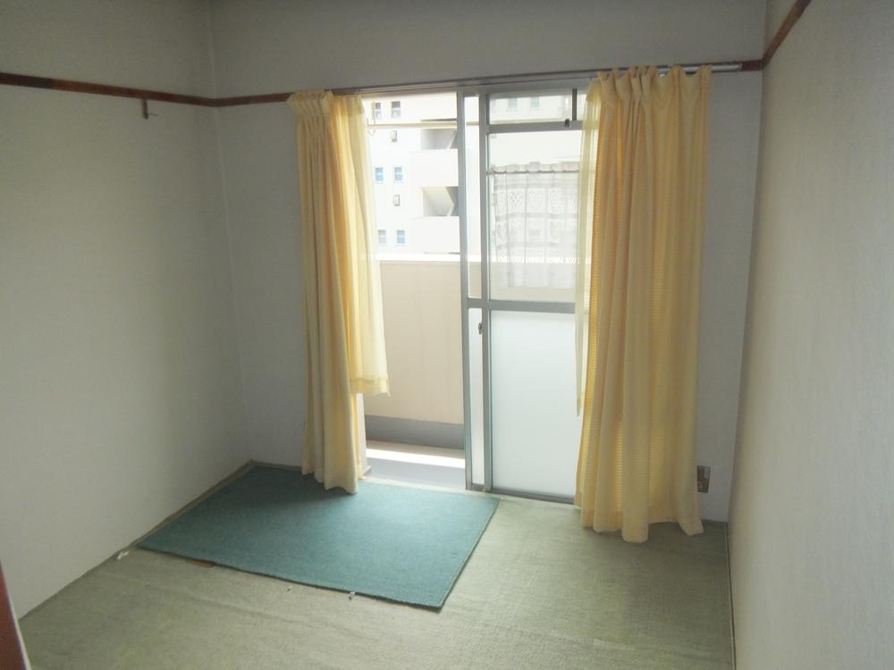 Non-living room. South Japanese-style, There are large windows that lead to the balcony! (July 2013) Shooting