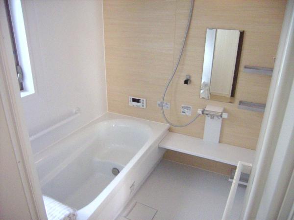 Bathroom. Insulation bathtub