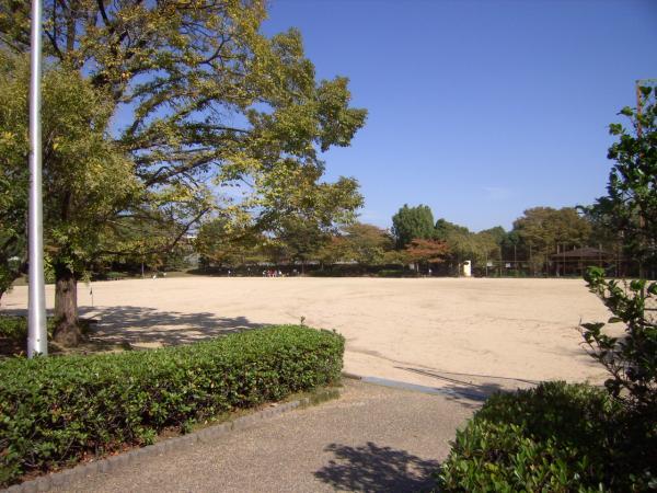 park. 50m is a beautiful park of green and autumn leaves to Nishiwaki park