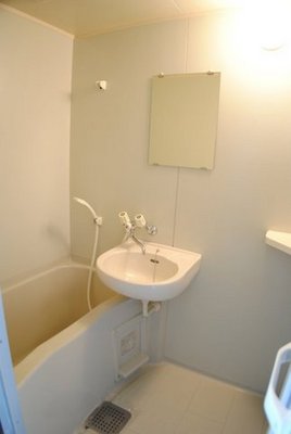 Bath. Clean bathroom. 