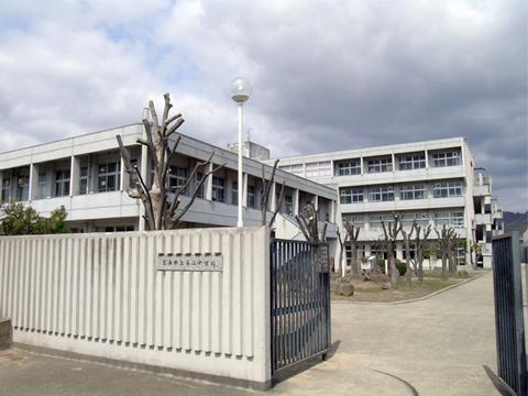 Junior high school. 860m to the third junior high school