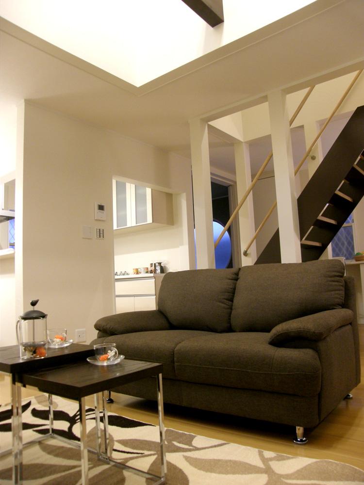 Other introspection. There is a staircase that Agareru from part of the living room to the second floor. The back of the space you can use as a children's space and study.