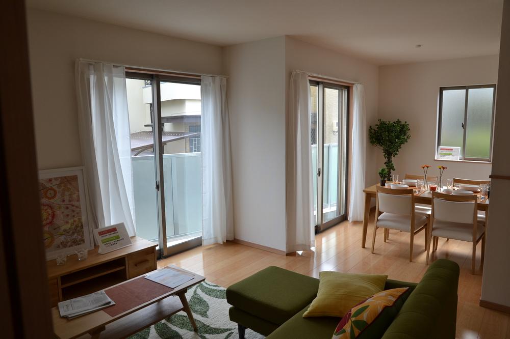 Living. Room (May 2013) Shooting Example of construction