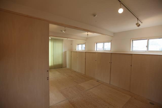 Same specifications photos (living). Building image example