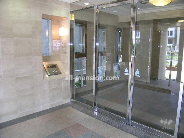 Entrance. Common areas