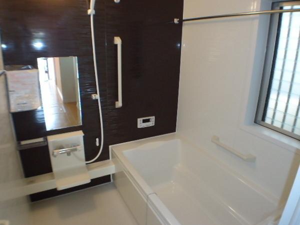 Same specifications photo (bathroom). Bathroom with a window that can be adequately ventilated