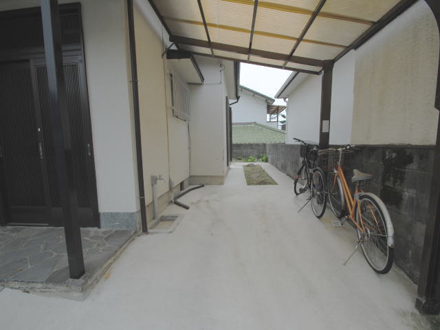 Garden. Carport roofed