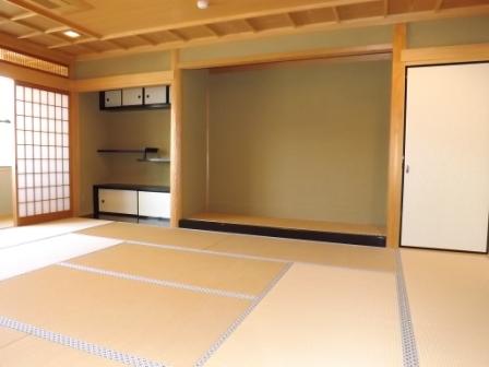 Other introspection. Japanese-style room.