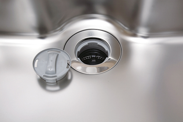 Kitchen.  [disposer] Directly handle garbage from the kitchen sink. To suppress the unpleasant smell, Saves also time of garbage disposal (same specifications)