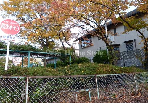 Local appearance photo. Neighbor has become a park Daylighting ・ Ventilation is good