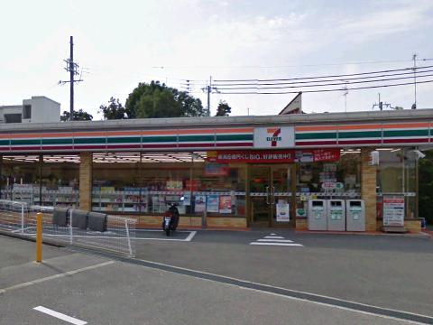 Convenience store. seven Eleven 360m to
