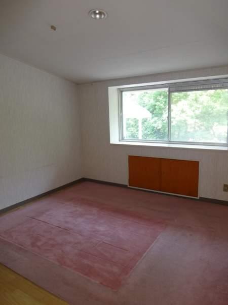 Non-living room. 2F south Western-style