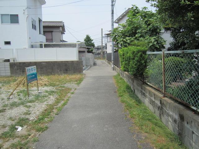 Local photos, including front road. Local (July 2013) Shooting