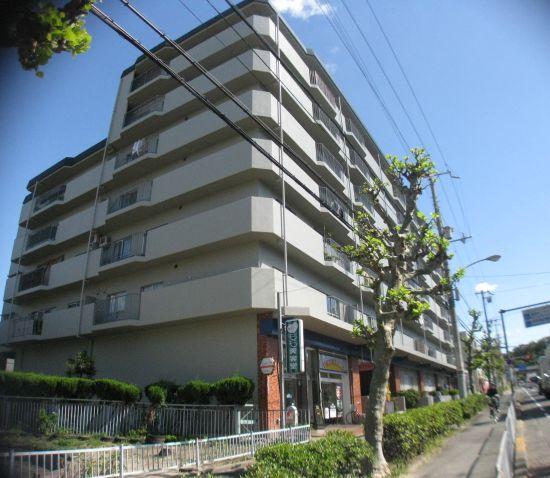 Local appearance photo. It is convenient shopping in the apartment super Nodaya's there.