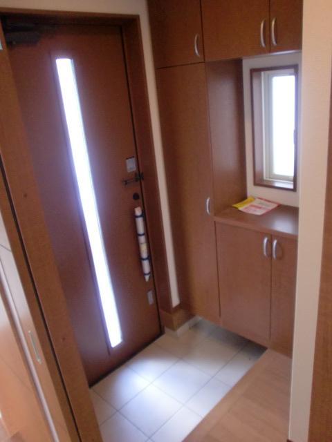 Entrance. Same specifications of the company's other properties