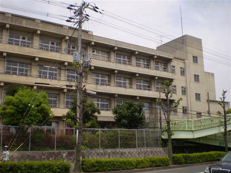 Primary school. Mino Tatsunaka to elementary school (elementary school) 439m