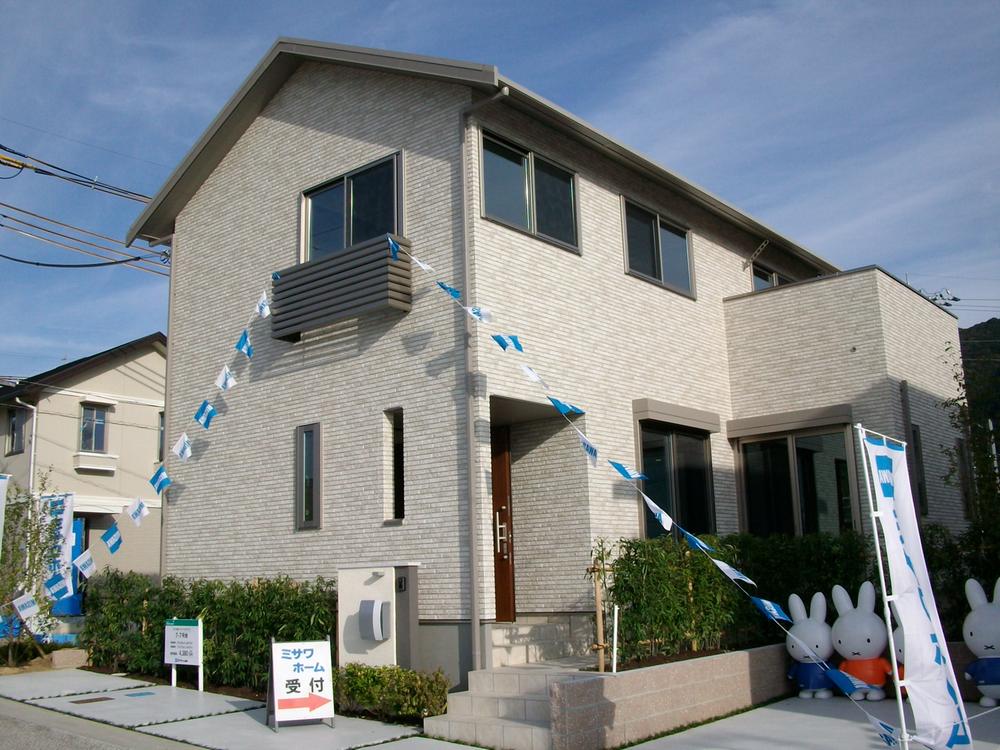 Local appearance photo. 7-7 No. land appearance photo. Parking space 2 cars. The garden is located on the south side.