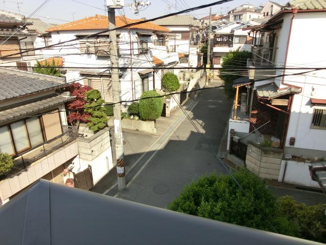 View photos from the dwelling unit. Local (April 2013) Shooting