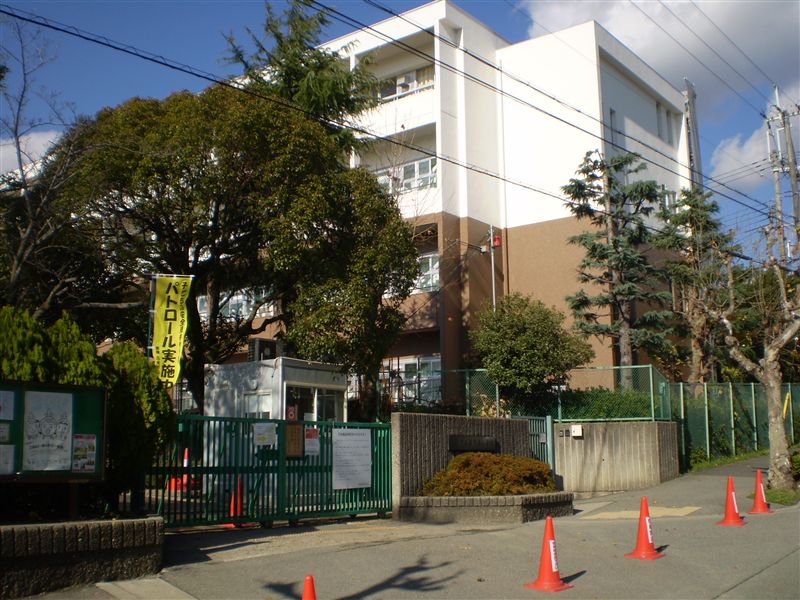 Primary school. Minoo City Kayano 733m east to elementary school (elementary school)