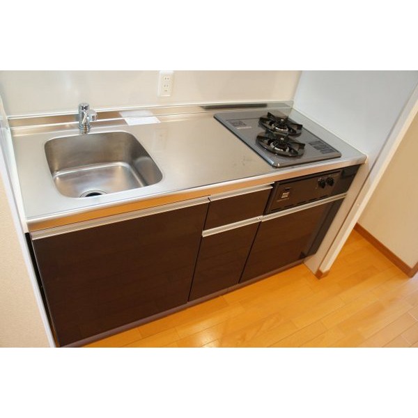Kitchen. 2-neck with gas stove