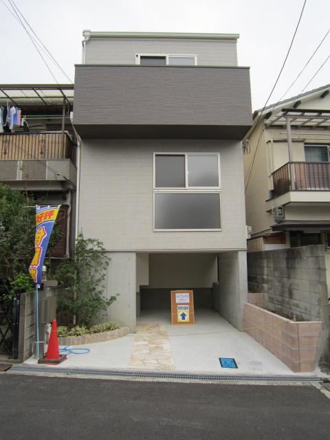 Local appearance photo. Local (10 May 2013) Shooting