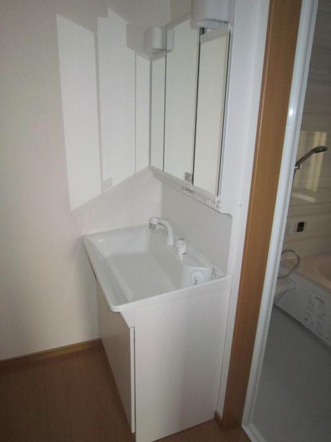 Wash basin, toilet. Indoor (10 May 2013) Shooting