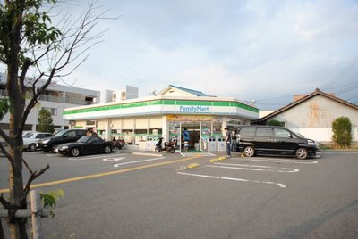 Convenience store. 860m to Family Mart (convenience store)