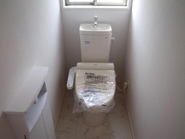 Toilet. Indoor (July 2013) Shooting