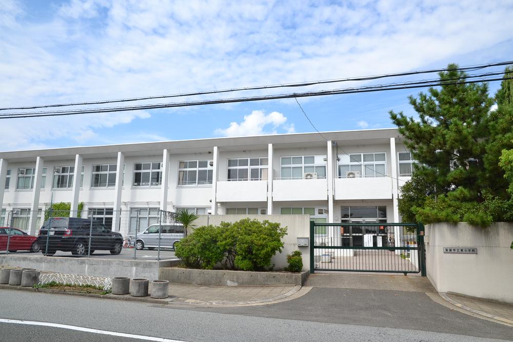 Primary school. Walk to the Mino Tatsuhigashi elementary school 13 minutes