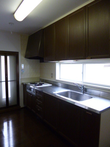 Kitchen. Kitchen counter ・ Cupboard with concrete ・ Underfloor Storage Yes