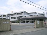 Primary school. To South Elementary School 720m