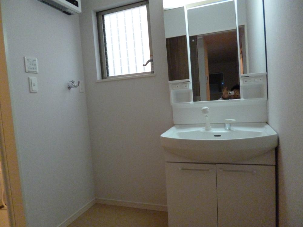 Wash basin, toilet. Indoor (11 May 2013) Shooting