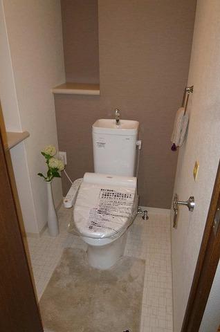 Toilet. Towel rack had made ・ Down Light had made