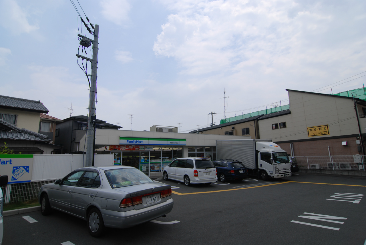 Convenience store. 513m to Family Mart (convenience store)