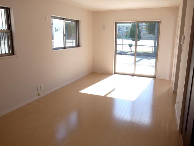 Living. Local (11 May 2013) Shooting