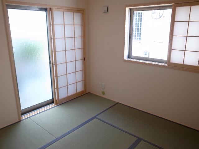 Non-living room. Local (11 May 2013) Shooting