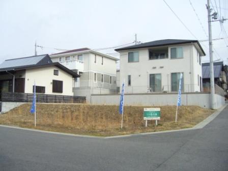 Local photos, including front road.  [145-6 No. land] solar radiation ・ Good ventilation both, Southeast of the corner lot. It has entered a ray from the main road, There is also less quiet city block car traffic.
