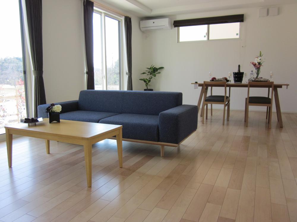 Living. ( 43-10 Building) same specification